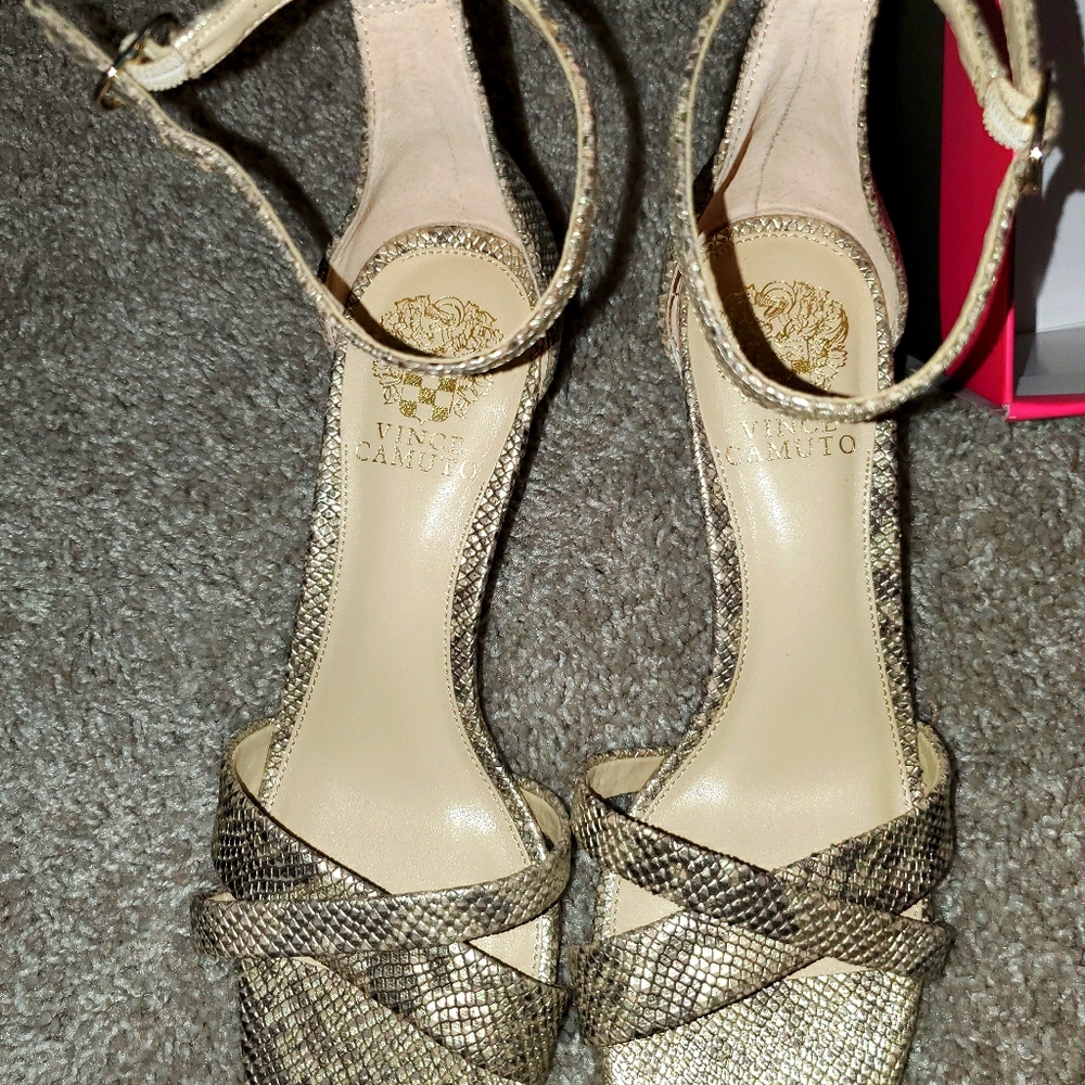 Vince camuto brand new heels cream close shoes